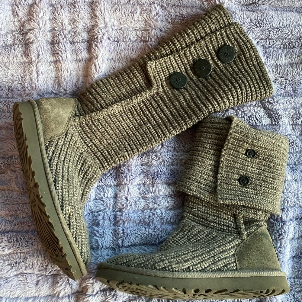 Grey knit fold over uggs